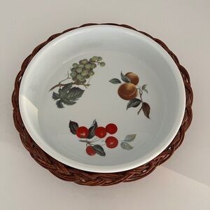 VINTAGE BIA Cordon Bleu International Deep Pie Plate Fruit Pattern Wicker Basket